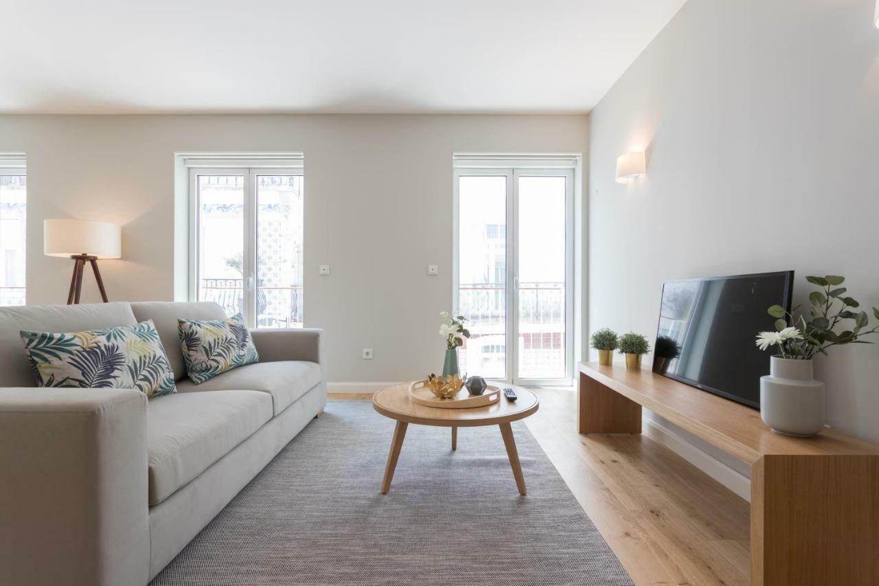 FLH Rato Spacious Apartment Lisbona Esterno foto