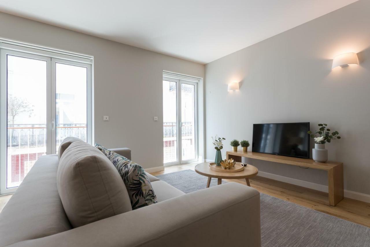 FLH Rato Spacious Apartment Lisbona Esterno foto