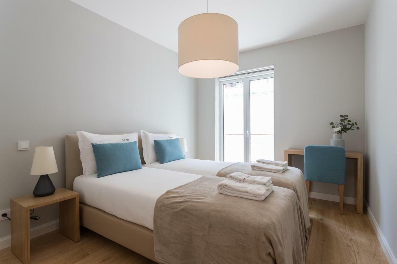 FLH Rato Spacious Apartment Lisbona Esterno foto